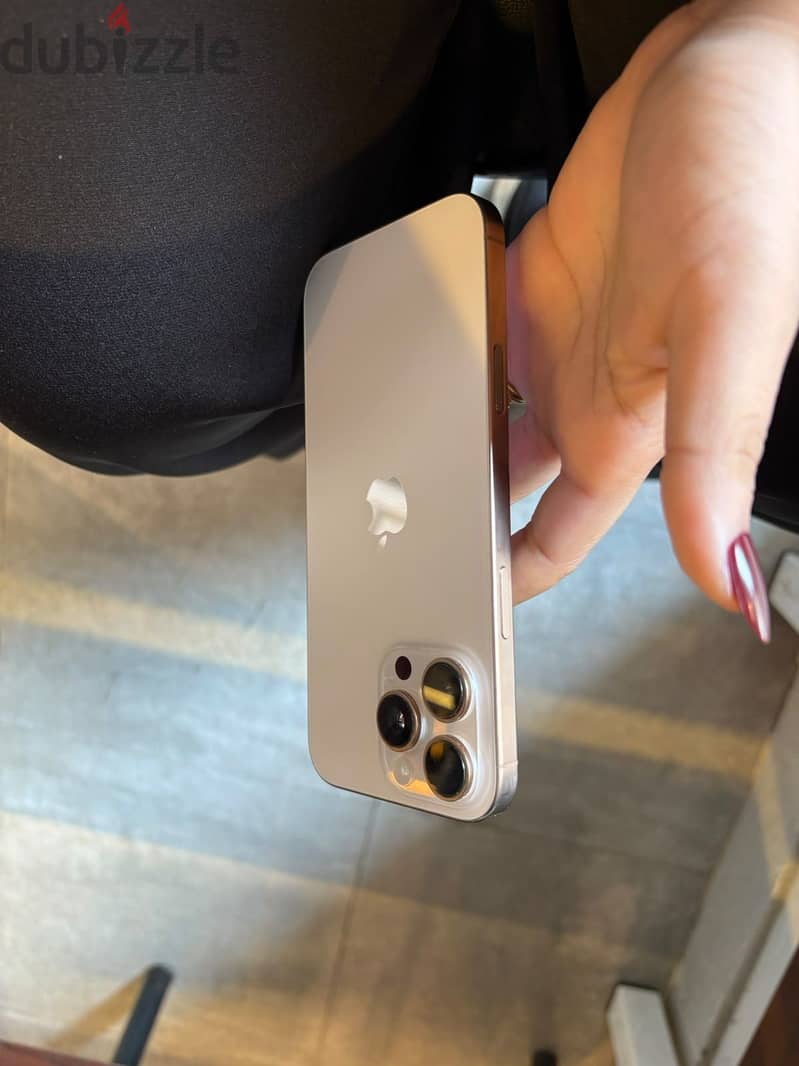 Apple - iPhone 16 Pro Max 4