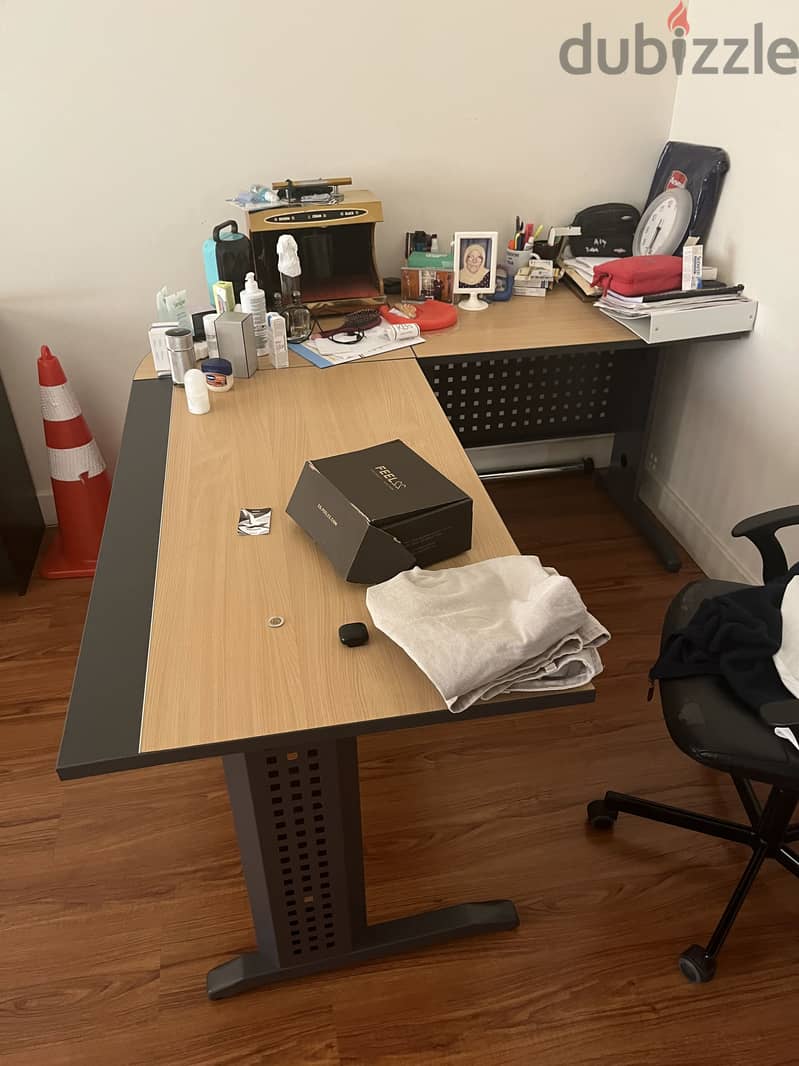 Office desk 1
