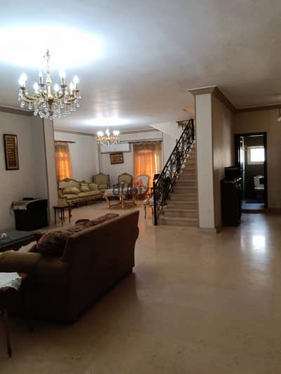 For rent, a new law Duplex 250 meters, fully finished with curtains, lighting, chandelier, air conditioning, and kitchen with appliances. Second floor, very close to all services, restaurants, banks, and commercial market. A very distinctive location, lively area, quiet neighborhood, easy viewing. 3 bedrooms, 3 bathrooms.