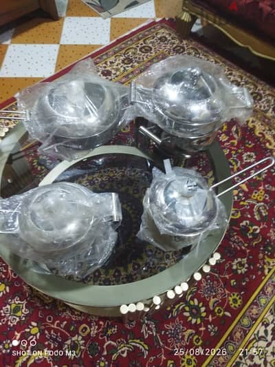 طقم استانلس تيل 18/10 عالي الجوده عباره عن حلتين و٢ كزاروله