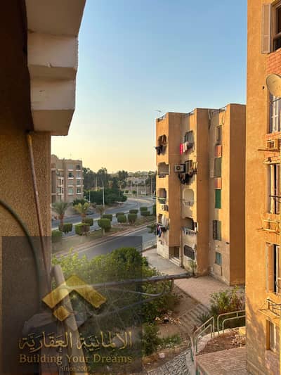 For rent furnished apartment in the Third Settlement next to the German University, New Cairo Hospital, Arabella Square, and Mega Mall 10 minutes from the American University and Future University, and South Teseen Street