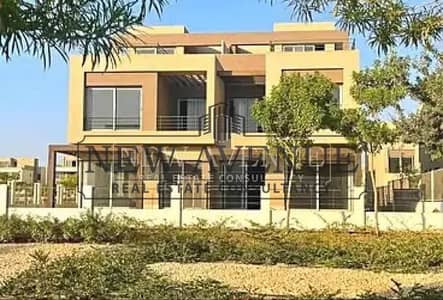 Under market price twin house at Palm Hills New Cairo ready to move prime location open view direct on greenery