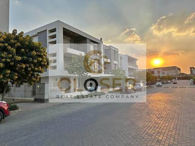 بالتقسيط شقه للبيع 3غرف دور متكرر بمرحله أوريجامي جولف بكمبوند تاج سيتي امام فندقKempinski