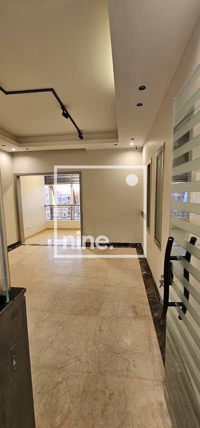 مكتب متشطب Fully Finished Office  للإيجار علي محور جمال عبد الناصر التجمع الخامس القاهرة الجديدة New Cairo افضل لوكيشن وافضل سعر في السوق