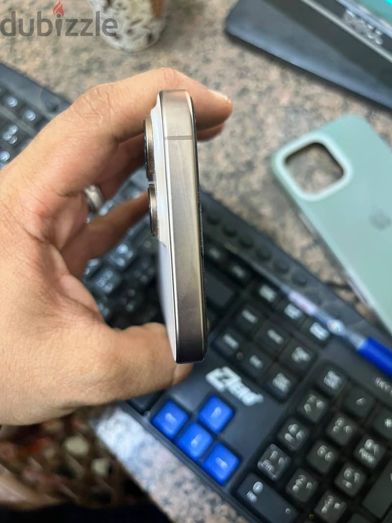 Apple - iPhone 16 Pro Max 3