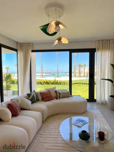 للبيع شاليه صف اول Sea View و علي اللاجون علي البحر في سي شور Sea Shore متشطب بالكامل بالتكييفات في راس الحكمة بالقرب من مدن و مراسي