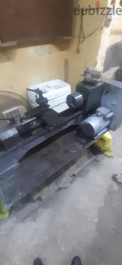للبيع مخرطة صغيره تزجه