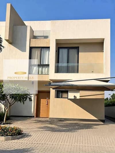فيلا Vip للبيع بالسعر القديم مساحتها 202 متر + جاردن فى مدينة الشروق بجوار الجامعة البريطانية و المركز الطبي