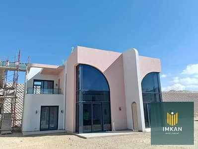 شاليه لوفت بالتقسيط على 10 سنين للبيع ع البحر و اللاجون جاهز متشطب بالتكييفات بخصم 30% في قرية جون سوديك june sodic و اوجامي جنب ماونتن فيو راس الحكمه
