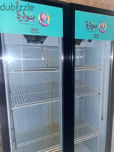 ثلاجة عرض