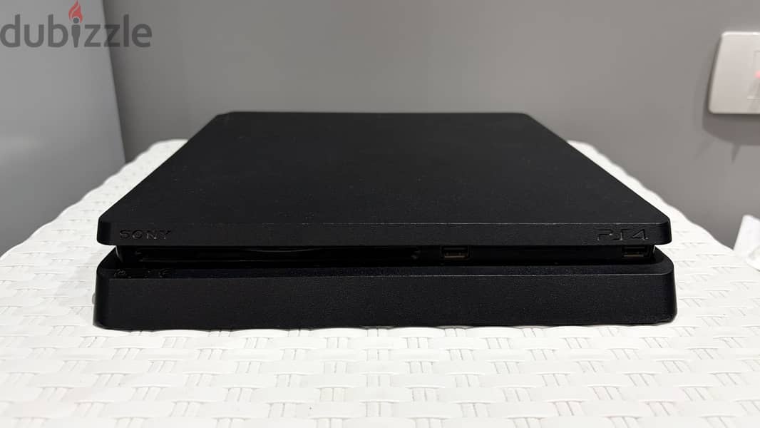 PlayStation 4 Slim 9