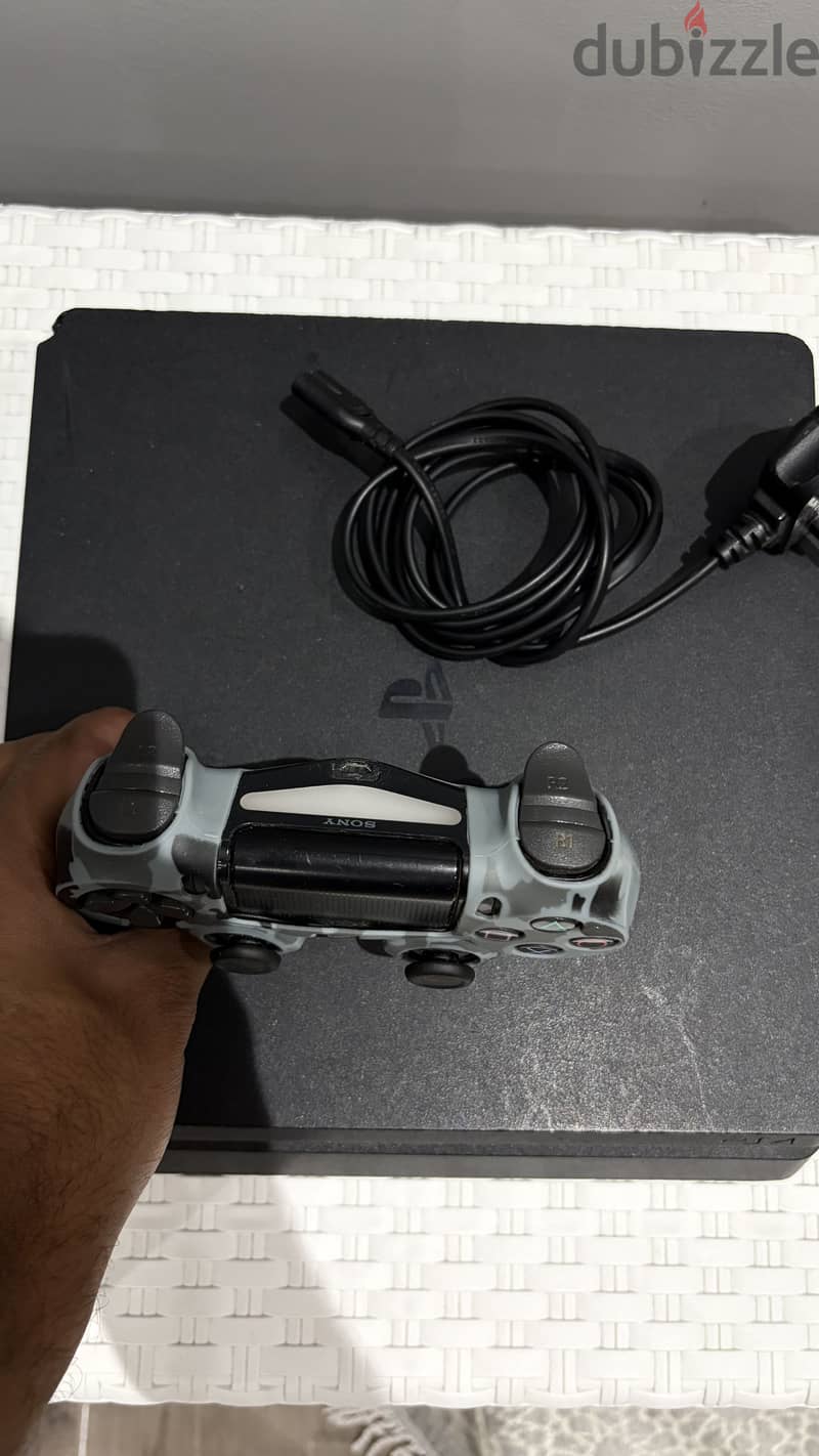 PlayStation 4 Slim 10