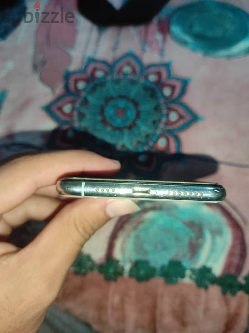 Apple - iPhone XS Max 4
