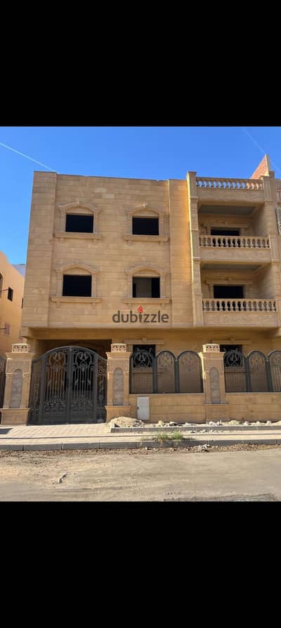 قطعه 375 م للبيع مبنيه بدروم ارضي واثنين متكرر الدور على شقه واحده كبيره نص تشطيب