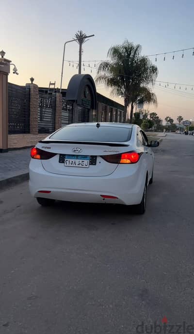 هيونداي إلينترا 2012