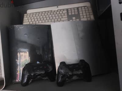 ps3 متعدل بالدراع عليه العاب كتير جدا