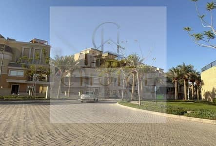 A villa with a garden view, ready for immediate occupancy at a bargain price for a limited time in Sarai Compound, directly on the Suez Canal and adja