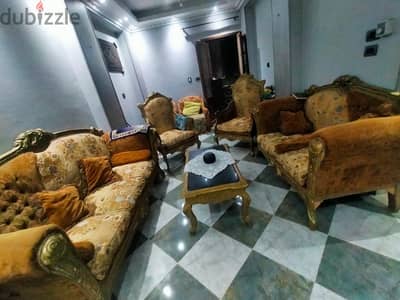 صالون مذهب بحاله جيدة