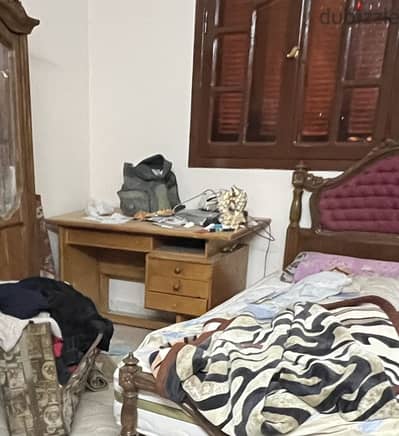 مكتب خشب زان بحالة جيدة للبيع