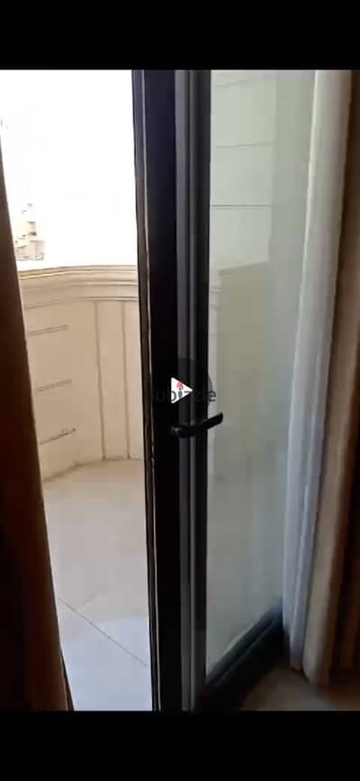 استوديو للإيجار مفروش بالكامل ومكيفة بكمبوند الزهوة قريب للجامعة الأمريكية موجود مواصلات وخدمات ڤيو جاردن