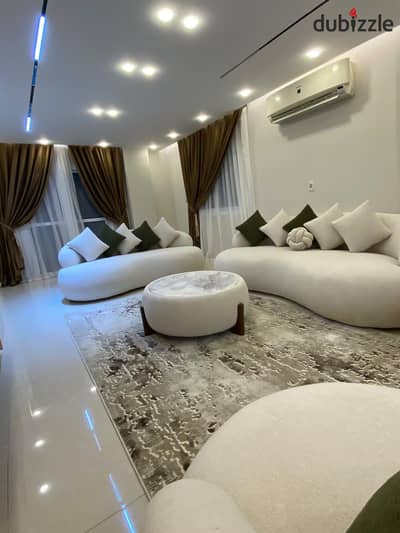 شقة مفروشة اول سكن فندقيه عماره حديثه مبانى 2025 للايجار الشهري مدينه نصر بين عباس ومكرم قريبه من جميع الخدمات و المولات الكافيهات والمطاعم والمستشفيات مكان سياحي  3غرفه  2حمام  ريسبشن واسع  مكيفه بالكامل  واي فاي فائق السرعه  انتركم خاص بالشقه  عماره شيك