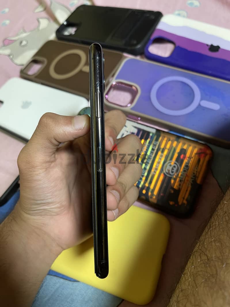 Apple - iPhone 11 Pro Max 2