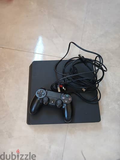 playstation 4 used 1 month so it is as new