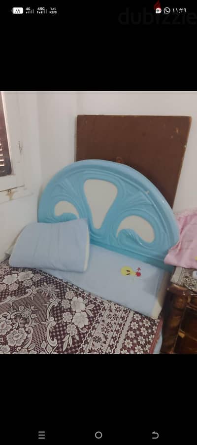 سرير أطفال للبيع عموله