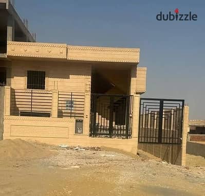 بيت 209 متر للبيع في مدينة بدر – الحي السادس مجاورة 5 – ناصية – بدروم وأرضي متسلم جهاز – فيو جاردن وباركنج