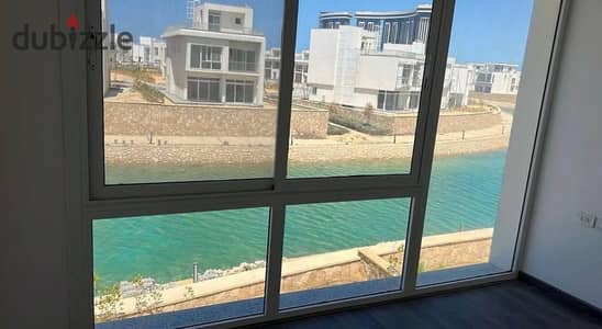 فيلا للبيع 7 غرف نوم بإطلالة VIP، تشطيب ألترا مودرن، في مزارين – العلمين الجديدة، مدينة العلمين.