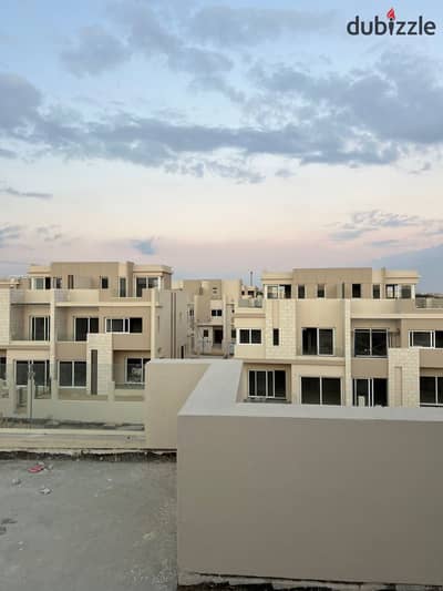 Townhouse for sale in Tawny Hyde Park Compound