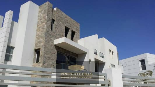 Examine and receive immediately a large villa at a special price on Al-Wahat Road next to Zewail University in Rock Eden