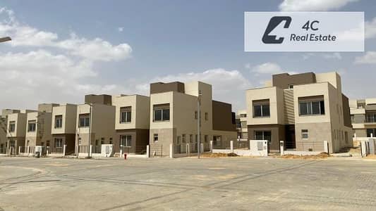 بمقدم واقساط تاون هاوس ميدل ​​للبيع بأقل من سعر السوق، استلام فورى فيو لاند سكيب في موقع متميز في بالم هيلز، القاهرة الجديدة