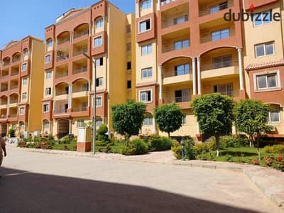 فرصة مميزة للبيع في لؤلؤة القاهرة الجديدة شقتين 152م دور أرضي جنب بعض موقع استراتيجي بجوار البوابة وخلف المدرسة إستلام فوري
