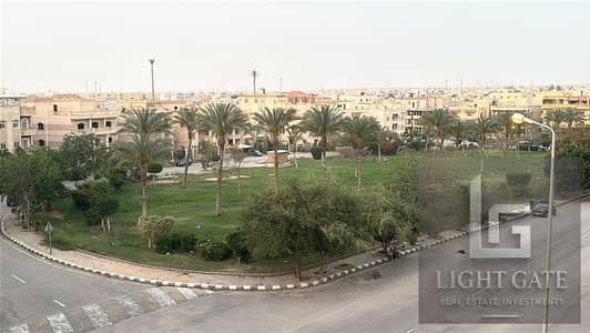 شقه للبيع بفيلات البنفسج 10 بقرب من جميع الخدمات و التسعين