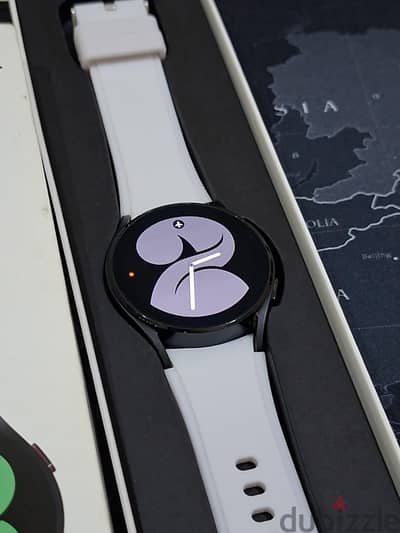 Samsung Galaxy Watch4 (40mm) أسود جرافيت حاله ممتازه