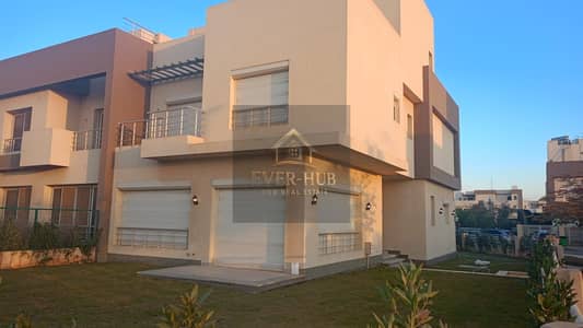 Twin house villa for rent in Grand Heights compound, with air conditioning and water heaters, 4 bedrooms, very prime location within the compound.