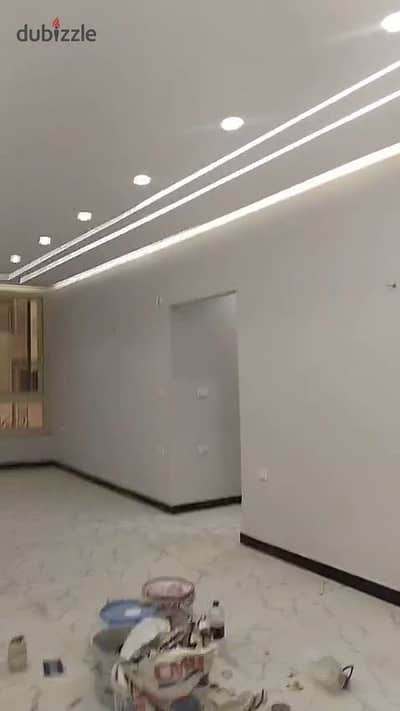 شقه للبيع بالمستثمر الصغير تشطيب الترا سوبر لوكس الدور الثاني متكرر واجهة امامي بحري يوجد عدادات
