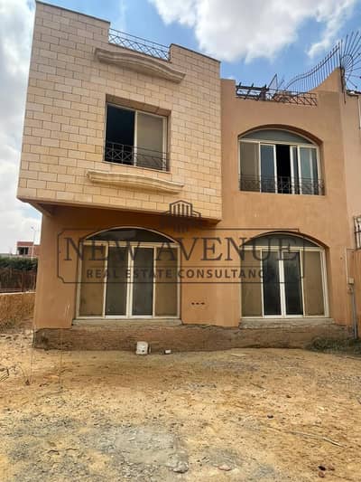 Ready to move Twin house with roof for sale Very Prime Location bahary in green valley compound el shourok