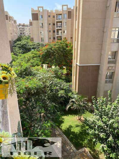 لقطه  للبيع بمدينتي شقه 82م في B7 بسعر مغري جدا  مساحه 82 ممتر دور متكرر   مكونه من 2 نوم    و 1 حمام    امام الخدمات و المسجد  تشطيب سوبر لوكس    موقع مميز مطلوب سعر مفاجااه  خالصه كاش   جاهزه للسكن   التواصل فون او واتساب 01002715806