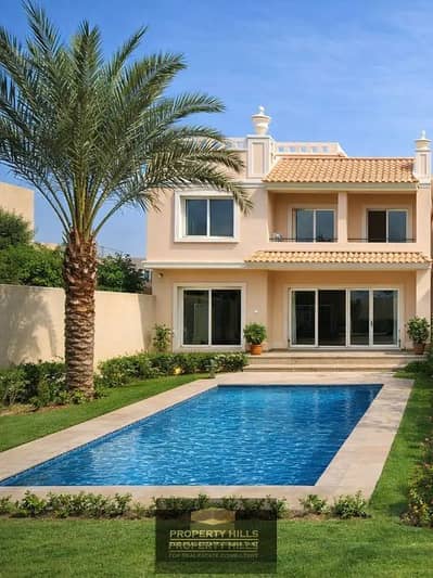 A palace with a large area and a private swimming pool in New October next to Mountain View Chill Out Park