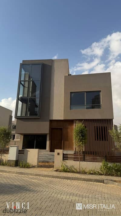 Urgent sale Standalone villa 510 ready to move priced below market value Located in the Vinci compound in the New Administrative Capital R7 Diplomatic