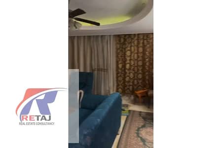شقه مسجله شهر عقارى للبيع بمساحه 200 متر فى المنطقه الاولى بحصه فى الارض والجراج