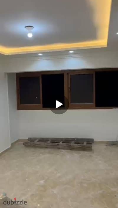 شقة للايجار السكنى 160 م لوران تاني نمرة من البحر بموقع متميز / الترا لوكس