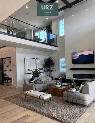 فيلا استاندالون مع private pool بالتقسيط علي 12 سنة وبخصم مميز مع فيو مفتوح علي lake  في بترفلاي علي طريق السويس امام الشروق وبجوار سراي