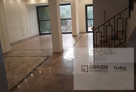 بأقل سعر في السوق تاون هاوس ميدل متشطب بالكامل للبيع في كمبوند وود فيل بالم هيلز Woodville Palm Hills Compound بالقرب من جولف اكستينشن 6اكتوبر الجيزه