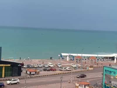 حتاجر و تسكن علي البحر مباشراً