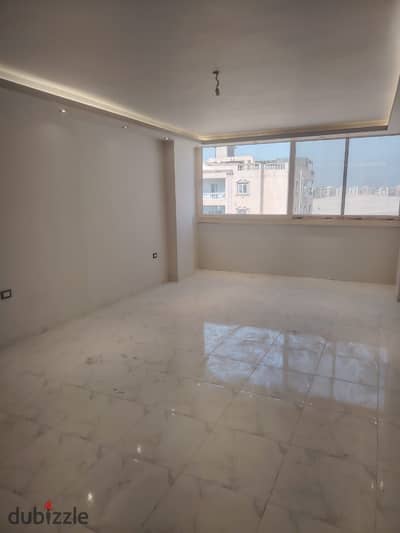 Apartment for rent in Zahraa El Maadi, off the main Al-Khamsin Street. It features "super-lux" finishing and an area of ​​140 square meters; this is a