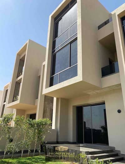 Latest 4-story villa instantly available in The Waterway, New Cairo, in a distinguished location next to Zizinia Gardens, Hayah Residence, El Patio 3, El Patio ORO, Jada Iwan, Mountain View 3, and El Patio 7