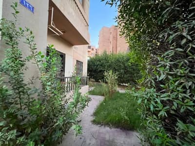 شقة مفروشة للبيع بالحي ال12بالشيخ زايد ارضي بجاردن و المطبخ بلوكيشن مميز و فيو رائعFurnished ground-floor apartment for sale in Sheikh Zayed’s 12th